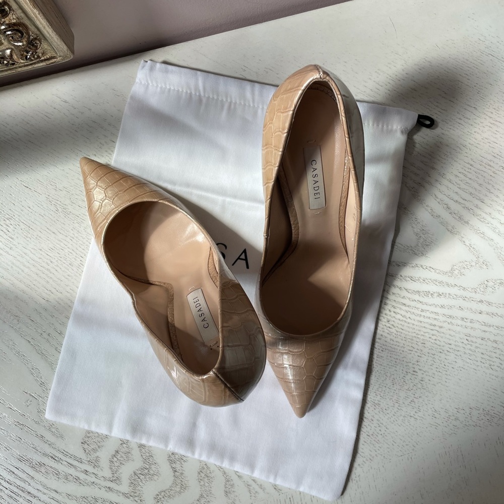 Casadei gorgeous and RARE pumps. - Picture 9 of 15